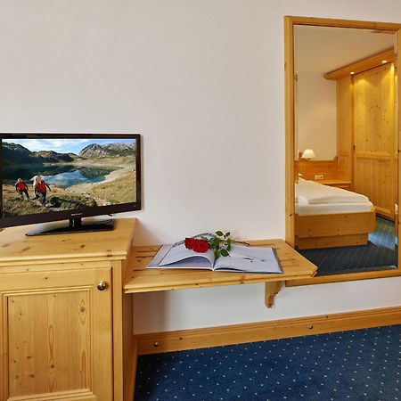 Hotel Muntanella Lech am Arlberg Zimmer foto